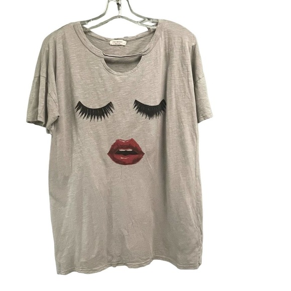 Promesa Tops - Ladies size Large lashes lips makeup face Promesa distressed t-shirt